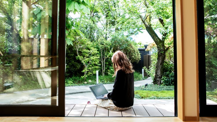 Women with Laptop